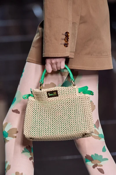 Look 80